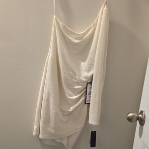 ✨ City Studio Chic One-Sleeve White Dress with Gold Sparkle – Size M